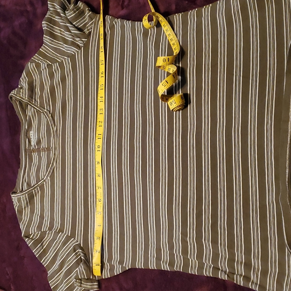 Duluth short sleeve tshirt. Striped green. Size large